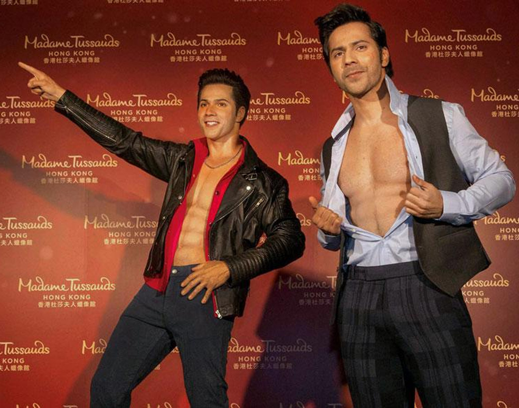 হংকংয়ের মাদাম তুসোয় মূর্তি রয়েছে বলিউড তারকা বরুণ ধওয়নের। তিনি উদ্বোধনে গিয়ে প্রথমেই নিজের ছবি তোলেন মূর্তির সঙ্গে। বলেন, খুব একটা ফারাক নেই। দিল্লির মাদাম তুসো জাদুঘরে রয়েছে কিংবদন্তি গায়িকা আশা ভোঁসলের ছবি। রয়েছে সোনু নিগমের মূর্তিও।