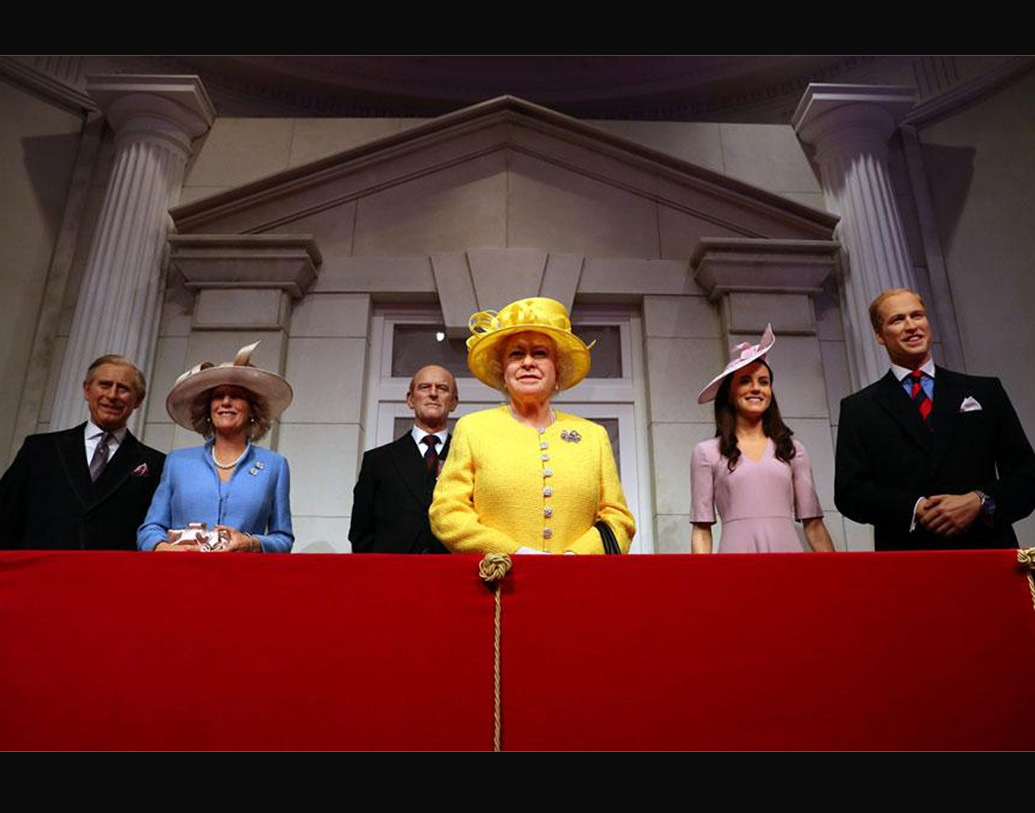 ব্যালকনি এক্সপিরিয়েন্স বলা হচ্ছে এই মূর্তিগুলিকে। প্রিন্স চার্লস ও তাঁর স্ত্রী ক্যামেলিয়া, রানি এলিজাবেথ ও প্রিন্স ফিলিপ, প্রিন্স উইলিয়াম ও ক্যাথেরিনের মূর্তি রয়েছে লন্ডনের মাদাম তুসোতে।