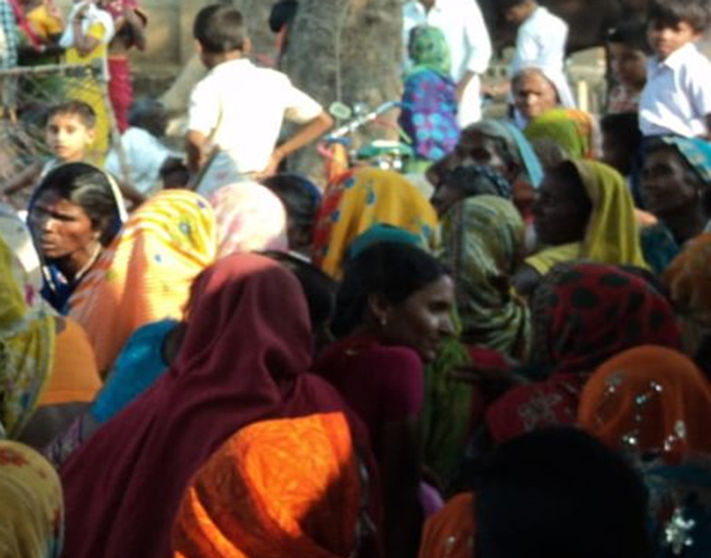 সঞ্জীব এই ঘটনা দেখার পর বেশ কয়েক দিন ঘুমতে পারেননি, কাজেও মন বসছিল না। দিল্লি ফিরে বাবা-মাকে জানান তাঁর অভিজ্ঞতা। মডেলিং কেরিয়ার ছেড়ে দিয়ে ডোম-সহ অন্যান্য পিছিয়ে পড়া সম্প্রদায়কে নিয়ে কাজের সিদ্ধান্ত নেন সঞ্জীব।