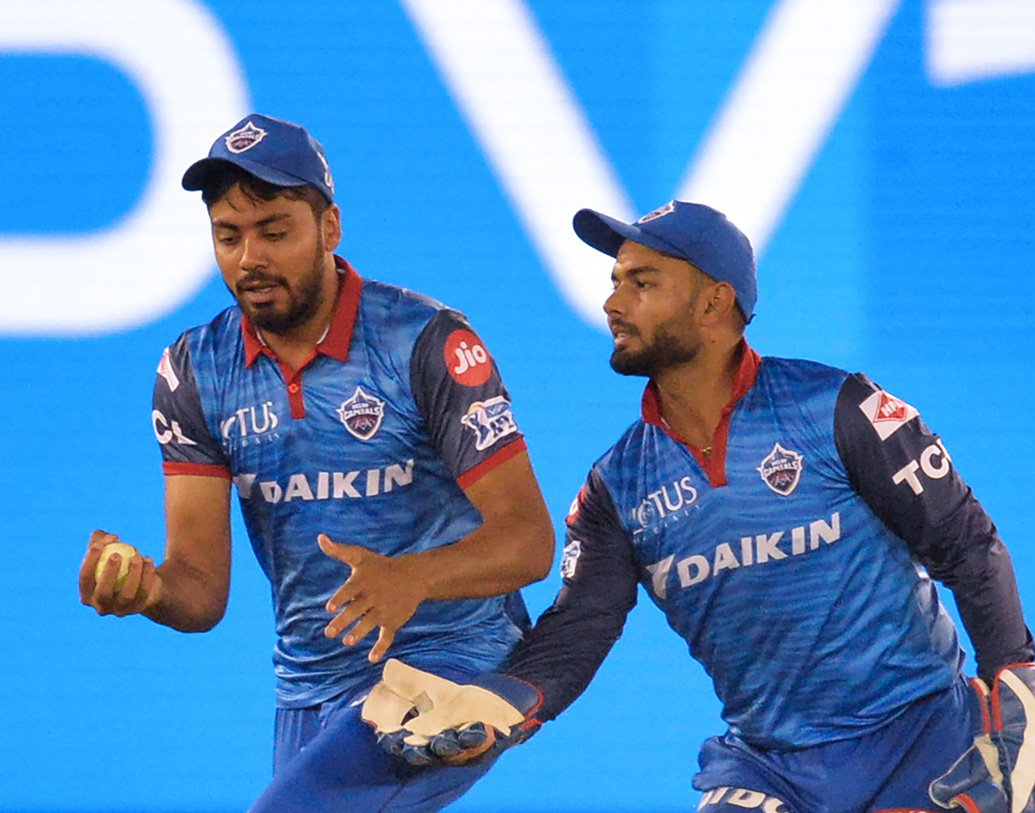 ভারতীয় দলের নেট বোলার হয়ে দক্ষিণ আফ্রিকা গিয়েছিলেন আবেশ। এশিয়া কাপ শুরু হওয়ার আগে সংযুক্ত আরব আমিরশাহিতেও ভারতীয় ব্যাটসম্যানদের নেটে বল করার জন্য নিয়ে যাওয়া হয়েছিল তাঁকে।