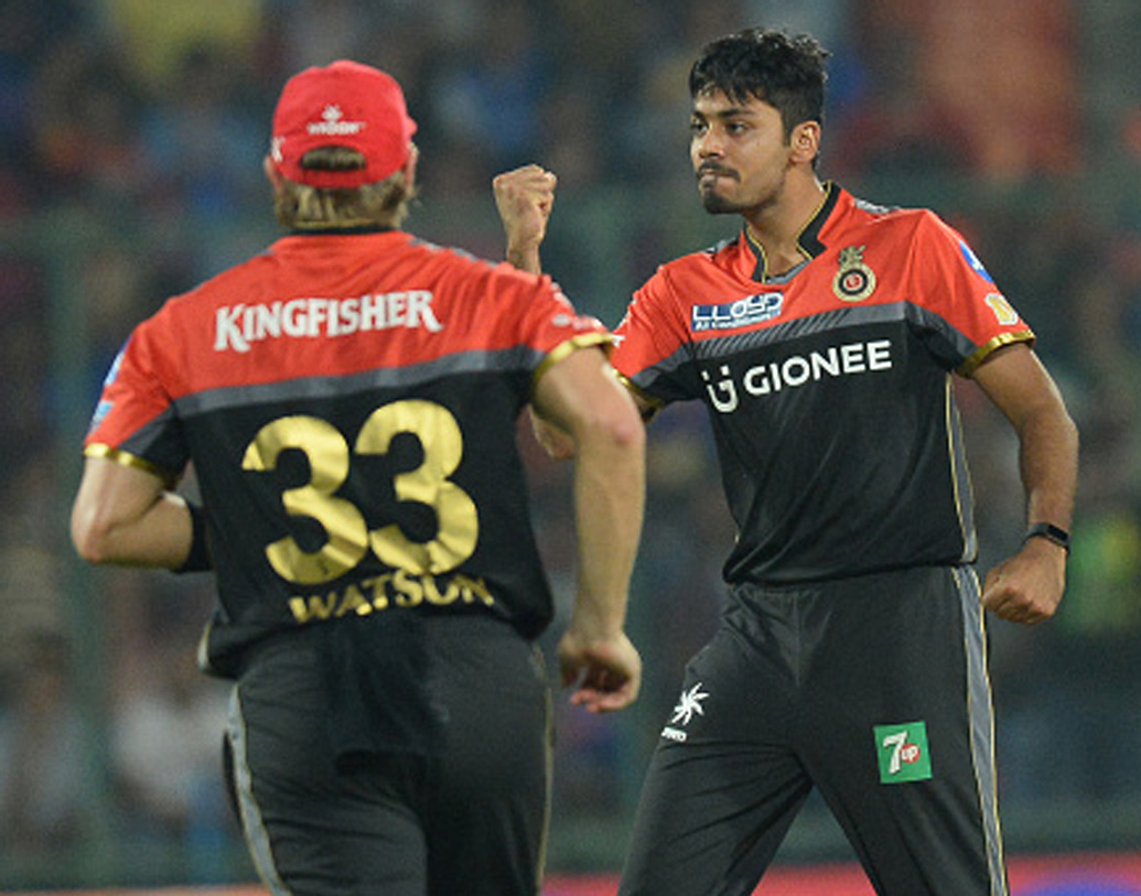 আবেশের বাবার একটা ছোট পানের দোকান ছিল ইনদওরে। সেখান থেকে যা উপার্জন হত তা দিয়েই চলত সংসার।