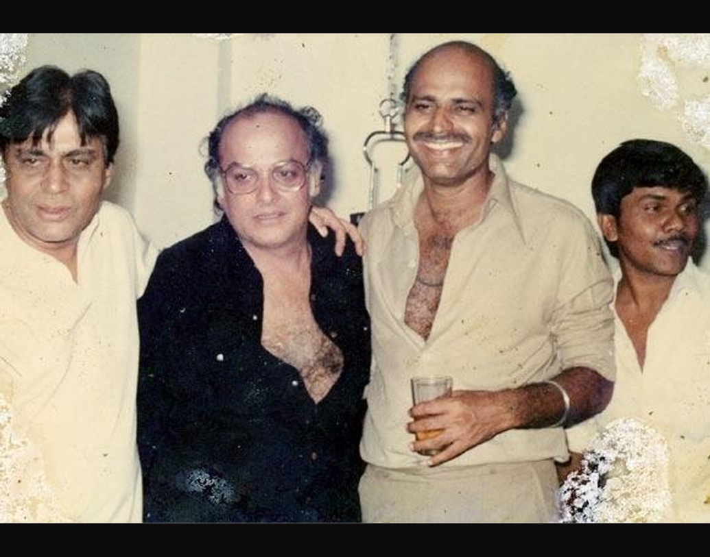 মহেশ ভট্ট একটি পত্রিকায় দেওয়া সাক্ষাৎকারে বলেছিলেন, তিনি একটা সময় নিয়মিত মদ্যপান করতেন। এবং তা নেশার পর্যায়ে চলে গিয়েছিল। কিন্তু সন্তান হওয়ার পরই নেশা থেকে দূরে সরে আসেন তিনি।