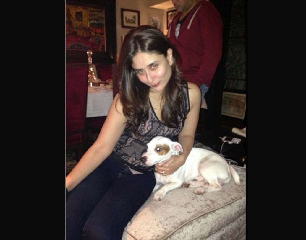 করিনা কপূর ও সইফ আলি খান নিয়মিত মদ্যপান করতেন, এমনটাই রটেছিল বি টাউনে। যদিও দম্পতি এই অভিযোগ উড়িয়ে দিয়েছেন। তবে করিনার একটি ছবি ভাইরাল হয়েছিল সোশ্যাল মিডিয়ায়, তা দেখে অনেকেই বলেছিলেন করিনাকে স্বাভাবিক লাগছে না।  