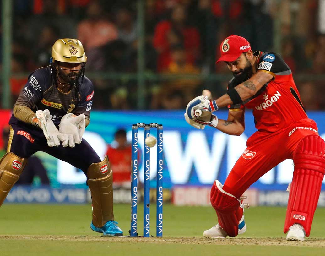 অনেকের মতে, অধিনায়কত্বের ভুলই সর্বনাশ ডেকে আনছে বেঙ্গালুরুর। কারও মতে আবার জাতীয় দলের হয়ে খেলার সময় টিম সাজানো এবং পরিচালনায় যে গুরুত্ব দেন বিরাট, আইপিএলে তা দিচ্ছেন না। সেই ‘জোশ’ যেন উধাও। সেই কারণেই পরপর পরাজয়। আইপিএলকে জাতীয় দলের থেকে কম গুরুত্ব দেওয়ার কথা বিরাট অবশ্য নিজেও স্বীকার করেছিলেন।