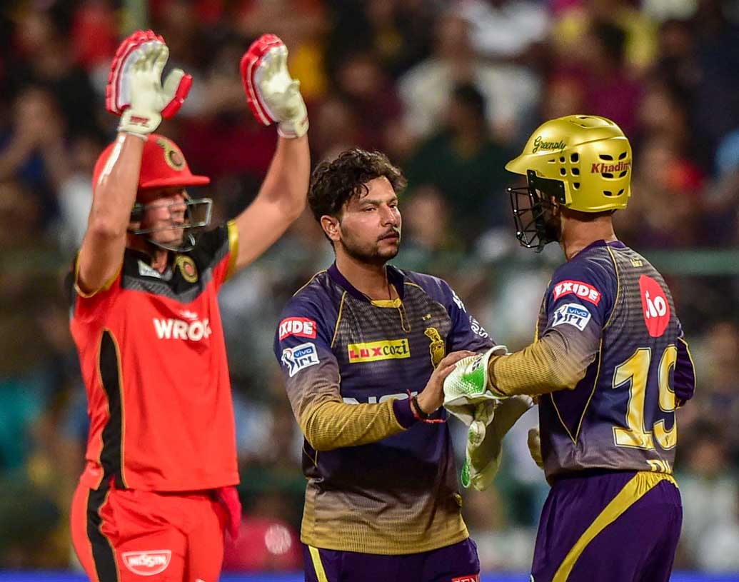 ওয়াশিংটন সুন্দরের মতো স্পিনারকে এখনও পর্যন্ত একটাও আইপিএল ম্যাচ খেলতে দেননি। ভারতীয় অধিনায়ক হিসেবে এত সফল বিরাট কী ভাবে এই সিদ্ধান্ত নিচ্ছেন তা নিয়ে প্রশ্ন উঠতে শুরু করেছে।