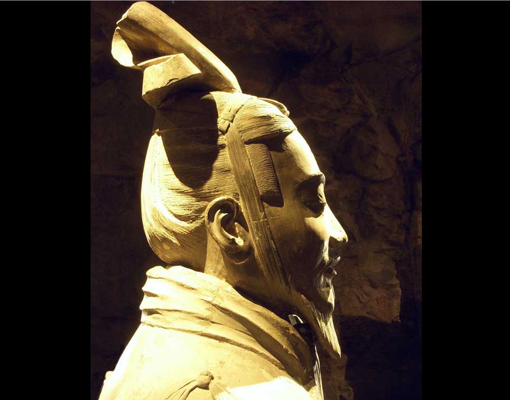 এর আগে বিজ্ঞানীদের ধারণা ছিল, মরিচার হাত থেকে বাঁচানোর জন্য সমস্ত ব্রোঞ্জের অস্ত্রের বাইরের অংশে কারিগর ক্রোমিয়ামের প্রলেপ লাগিয়ে দিতেন। কারণ ব্রোঞ্জের অস্ত্রের বাইরে ক্রোমিয়াম অক্সাইডের আস্তরণ পেয়েছিলেন বিজ্ঞানীরা।