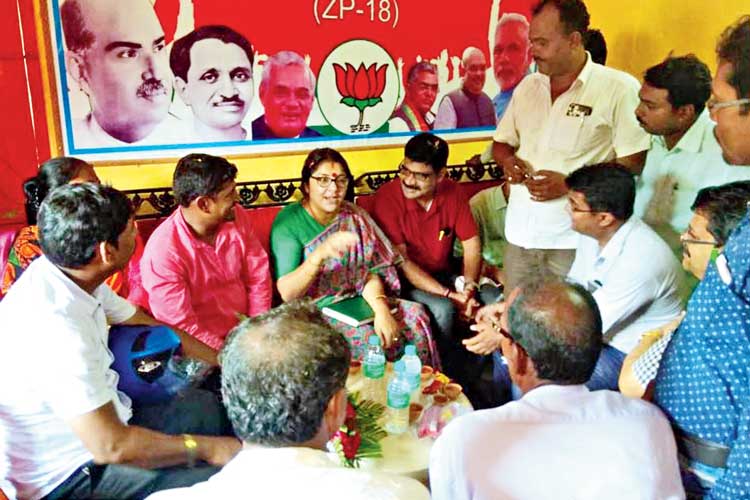 Lok Sabha Election 2019: Locket Chatterjee again faced questions about party organisation