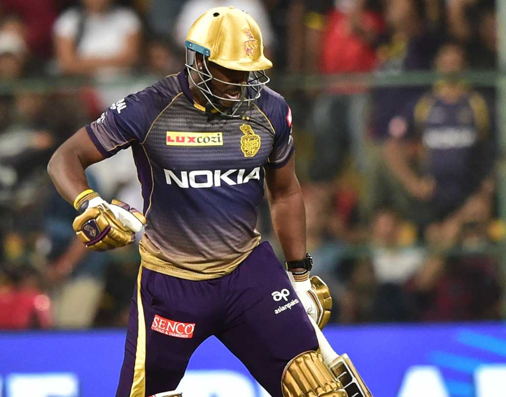 ১৭.৫। ছন্দ হারিয়ে অফস্টাম্পের অনেকটা বাইরে বল করলেন স্টোইনিস। ওয়াইড ডাকলেন আম্পায়ার। অতিরিক্ত বলটিতে ব্যাকওয়ার্ড পয়েন্টে ঠেলে ১ রান নিলেন রাসেল।