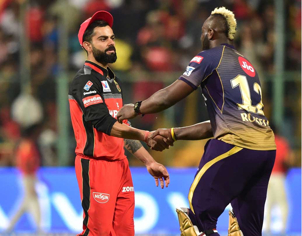 ১৮.৬। ফের লেনথ‌্ বল। এবার বোলারের মাথার উপর দিয়ে সোজা ছক্কা। বেঙ্গালুরুর সঙ্গে নাইটদের তখন স্কোরস লেভেল।