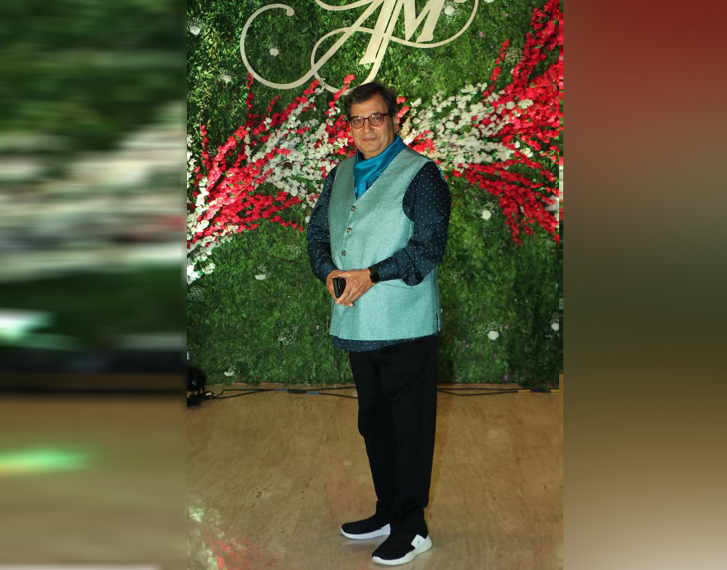 পরিচালক সুভাষ ঘাই এসেছিলেন বন্ধুর ছেলের রিসেপশনে। কমেডিয়ান জনি লিভারকেও দেখা গিয়েছে বলি প্রযোজকের ছেলের রিসেপশনে।