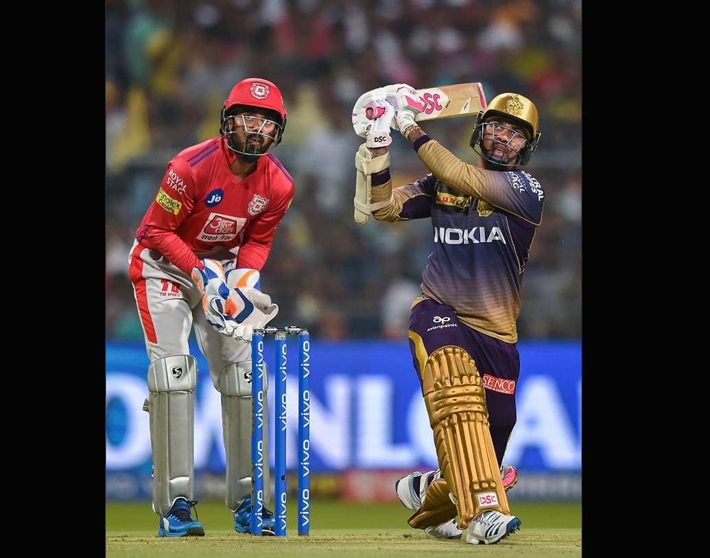 লিনের সঙ্গে ওপেন করার কথা সুনীল নারাইনের। চোট সারিয়ে গত ম্যাচেই ফিরছেন তিনি। বোলিং তো বটেই, পিঞ্চহিটার সুনীলকে বড় রান গড়ার জন্যও কেকেআরের প্রয়োজন। গত ম্যাচে এ বি ডেভিলিয়ার্সকে ফিরিয়েছিলেন তিনি।