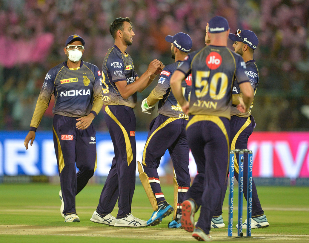 এ বারের আইপিএলে এই প্রথম আন্দ্রে রাসেলের কোনও অবদান ছাড়াই জিতল কেকেআর। রাসেল বল করল না, ব্যাট করল না। কিন্তু ছয় ওভার বাকি থাকতেই ম্যাচ দীনেশ কার্তিকদের পকেটে, তাই দলের আত্মবিশ্বাস জয়ের একটা বড় কারণ তো বটেই।