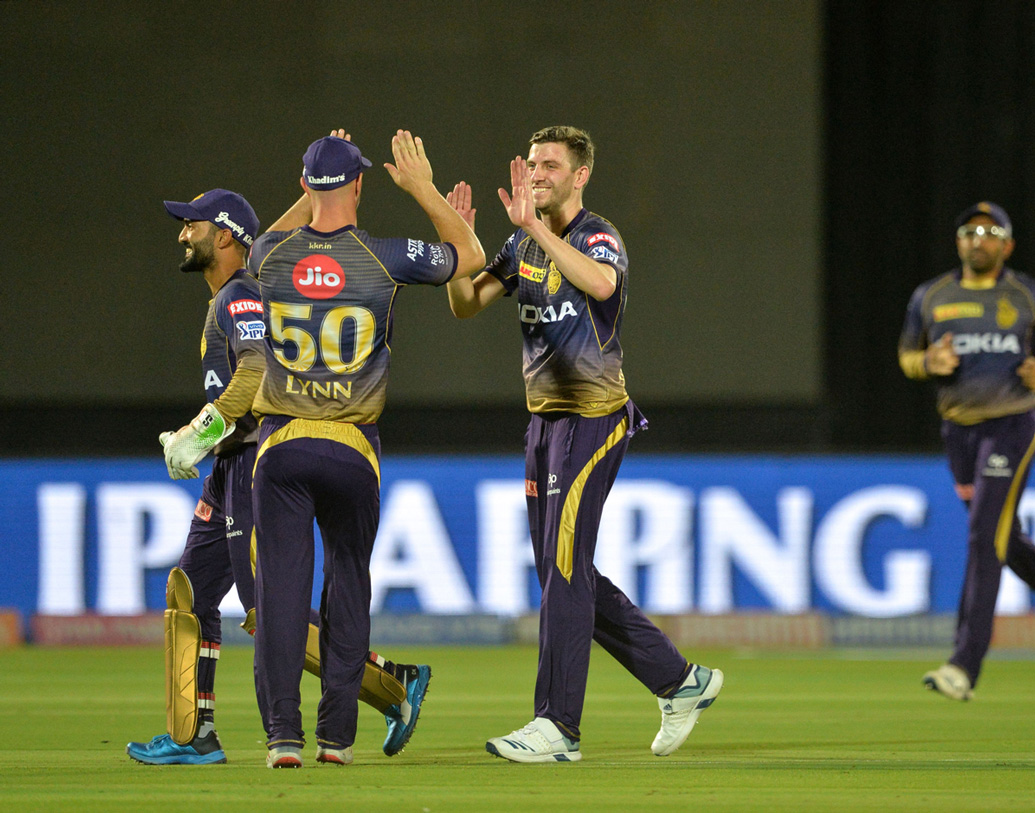 কেকেআর অধিনায়ক দীনেশ কার্তিক দারুণ ভাবে ব্যবহার করলেন গার্নি আর পীযূষকে। 