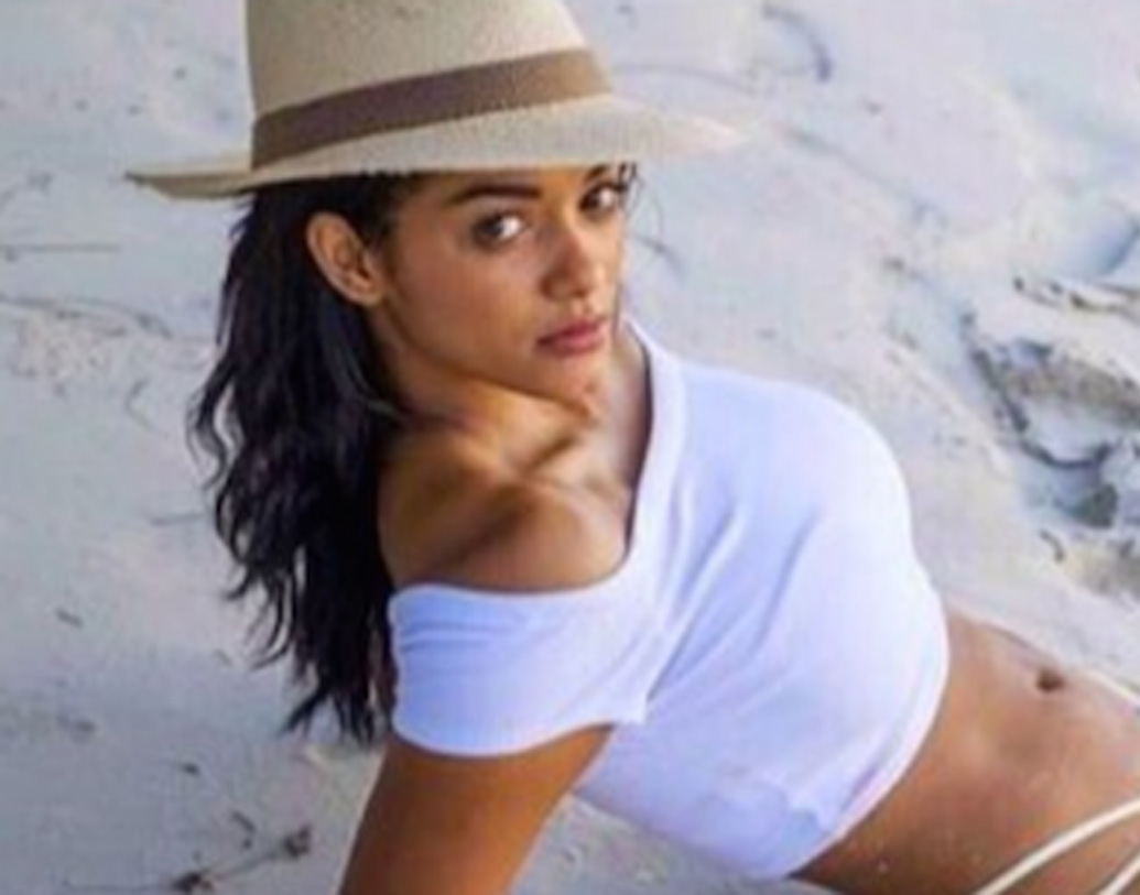 প্রতিটি সফল পুরুষের সাফল্যের জন্য কোনও না কোনও নারীর অবদান থাকে, এ কথার সুর ধরেই এই তরুণীর ক্রিকেটার স্বামী বলছেন, তিনিই তাঁর ভাল খেলার অনুপ্রেরণা।