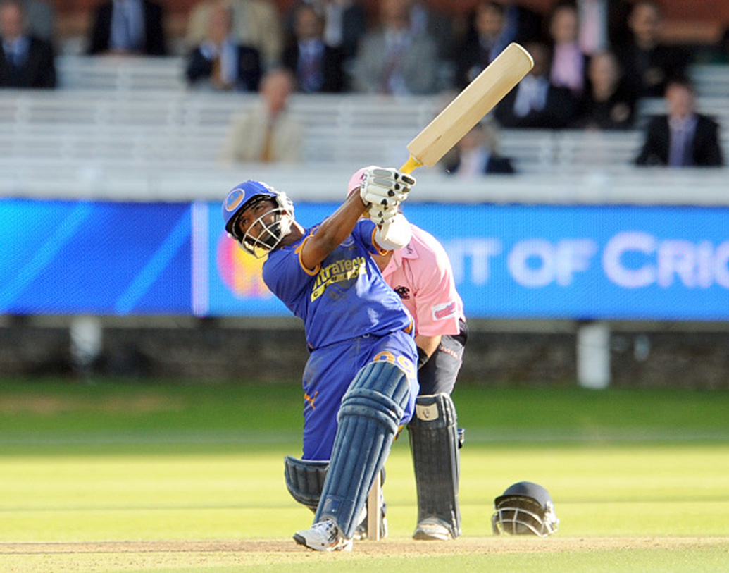 ২০০৮ সালের আইপিএলে নজর কেড়েছিলেন তিনি। রাজস্থান রয়্যালসের হয়ে ৯ ম্যাচে ৩১১ করেছিলেন সে বার। স্ট্রাইক রেট ছিল ১৩৩.৪৭। গড় ৩৪.৫৫।