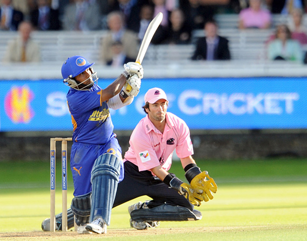 ওপেন করতে নেমে গ্রেম স্মিথের সঙ্গে একাধিক অসাধারণ পার্টনারশিপ করেন স্বপ্নিল। সে বার তাঁরা প্রায় ৬০ গড়ে ৪১৮ রান করেন। আইপিএল অভিষেকে নাইট রাইডার্সের বিরুদ্ধে ৩৪ বলে ৬০ রান করেন তিনি।