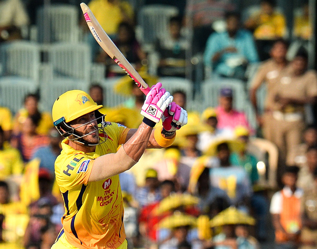 ফাফ খেললে চেন্নাইয়ের ওপেনিং আরও ভাল হবে আশা করা যায়। চেন্নাই সুপার কিংসের অন্যতম ভরসা হতে পারেন ফাফ দু’প্লেসি। ওপেনার হিসেবে তাঁরই থাকার কথা।