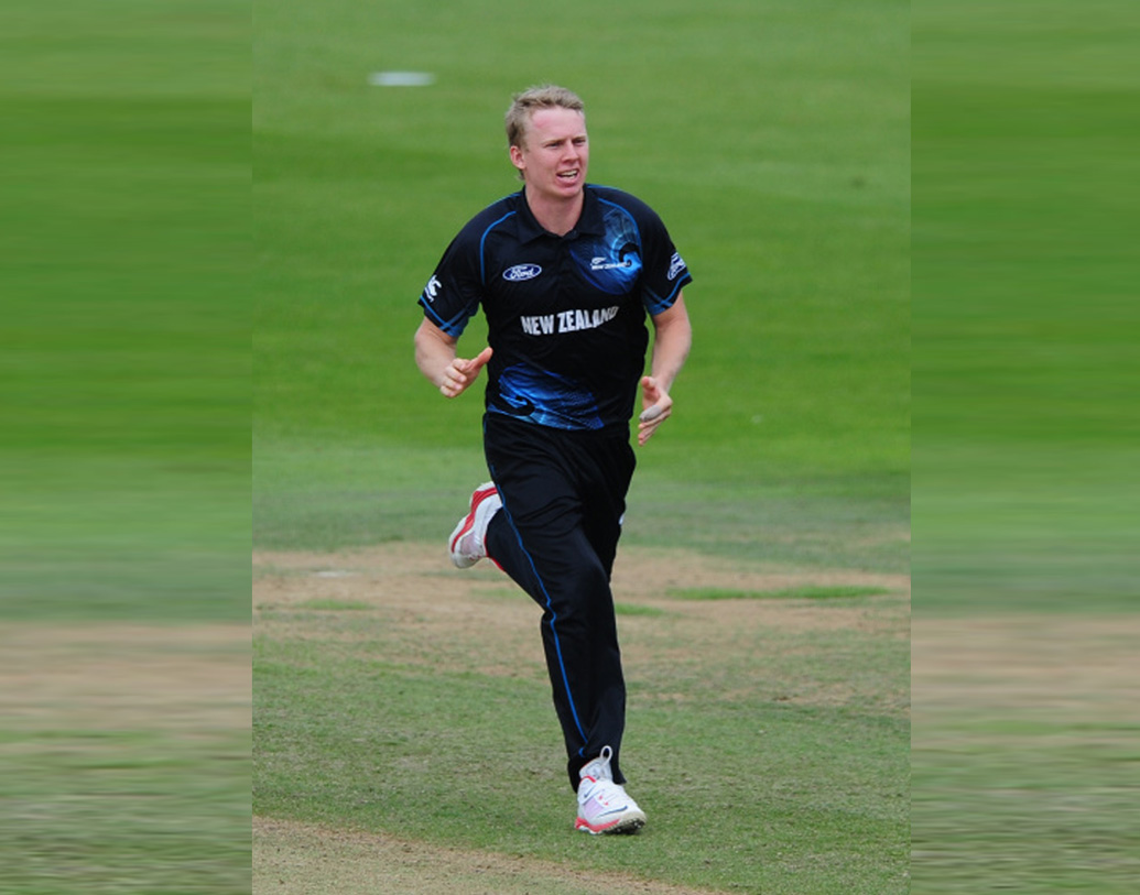 খেলা চলাকালীন দর্শকেরা তাঁর উদ্দেশে বলেন, “জেগে ওঠো। নিউজিল্যান্ড ক্রিকেট।” #মিটু, পোস্টার মেলে ধরেন তাঁরা। এর আগে প্রথম টি-টোয়েন্টিতেও দেখা গিয়েছিল, ‘না মানে না’ লেখা আরও এক পোস্টার।