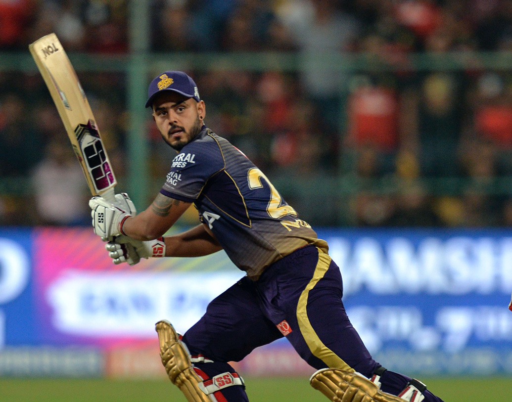 চার নম্বরে নামতে পারেন নীতীশ রাণা। এর আগের ম্যাচগুলিতে তাঁর ব্যাটে ভর করে অনেকটাই এগিয়েছে নাইটরা।