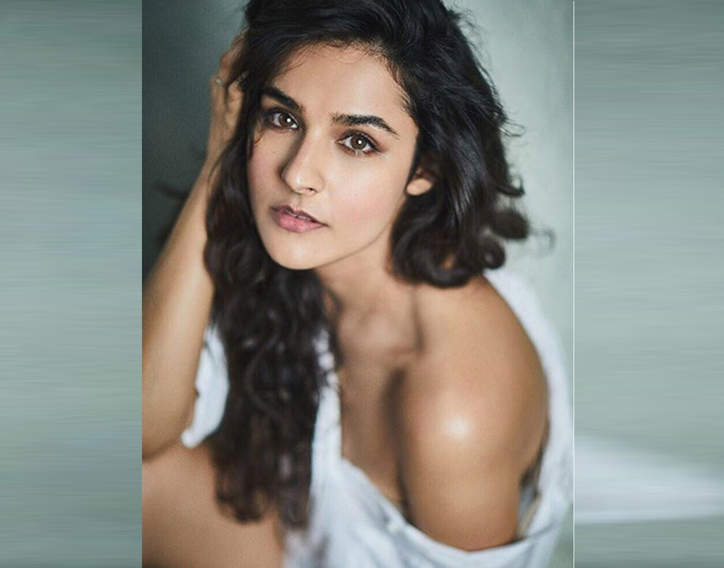 প্রযোজক ও সহকারী পরিচালক হিসাবে ইন্ডাস্ট্রিতে পা রেখেছিলেন এই নায়িকা। ছোট পর্দায় কাজ করতেন প্রথমে।