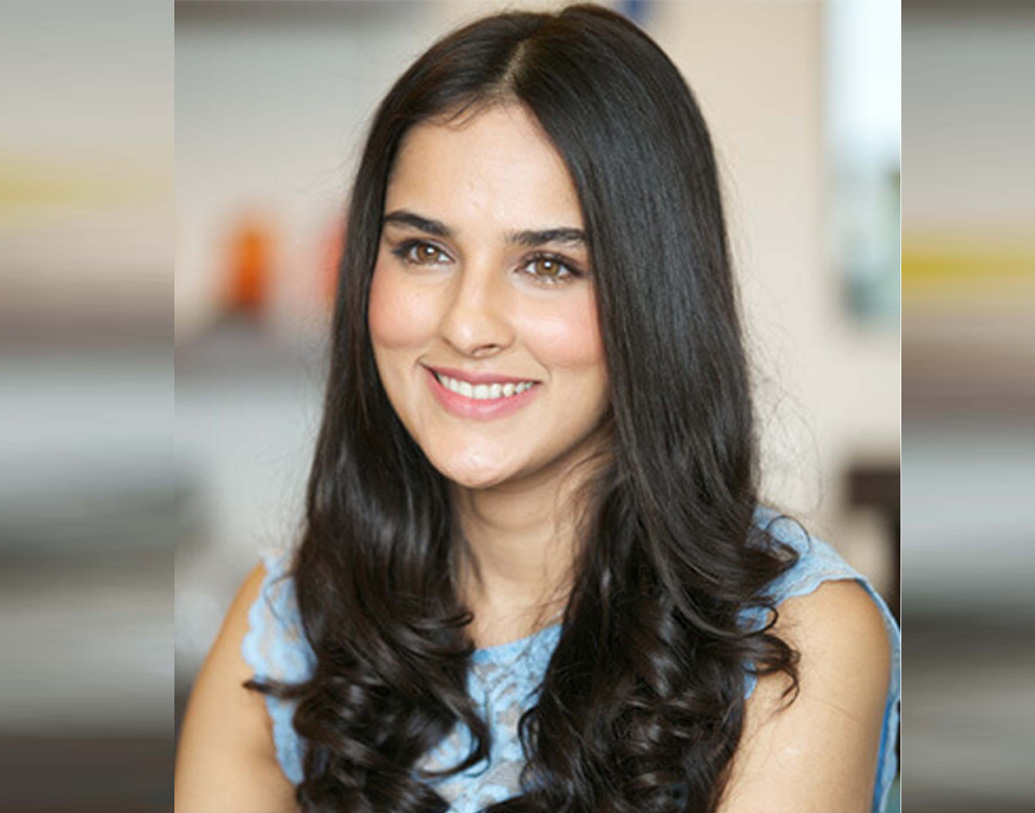 মডেলিংও করতেন প্রচুর। একাধিক জনপ্রিয় ব্র্যান্ডের বিজ্ঞাপনী ছবিতে কাজও করেছেন।