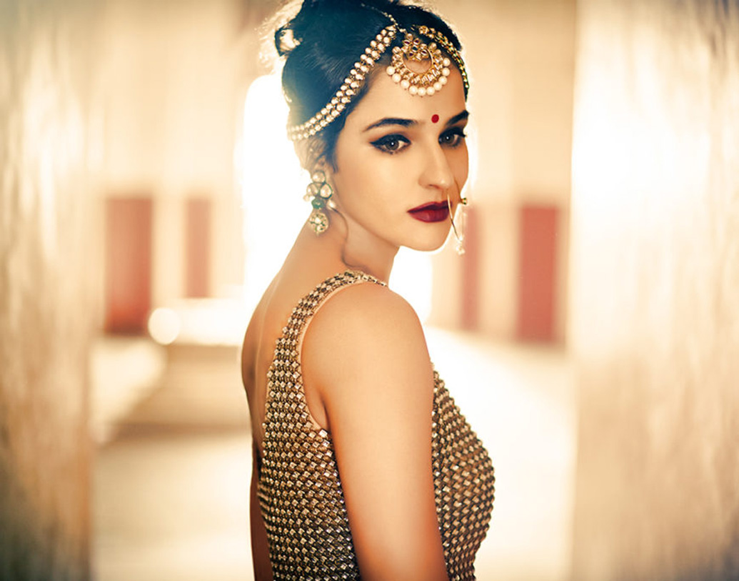 মুম্বইয়ের জেভিয়ার্স ইনস্টিটিউট অব কমিউকেশন থেকে স্নাতক স্তরের পড়াশোনা শেষ করেছেন তিনি।