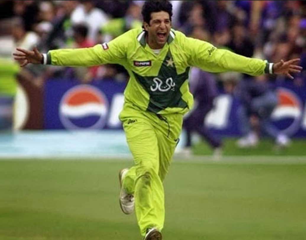 ওয়াসিম আক্রম: বিশ্বের সর্বকালের অন্যতম সেরা বাঁ হাতি বোলার। ক্রিকেট ইতিহাসের অন্যতম সেরা ফাস্ট বোলার হিসেবে বিবেচিত হন আক্রম। ৩৫৬টি ওয়ানডে আন্তর্জাতিক ম্যাচে ২৩ বার ৪টে বা তার বেশি উইকেট নেওয়ার রেকর্ড রয়েছে তাঁর।