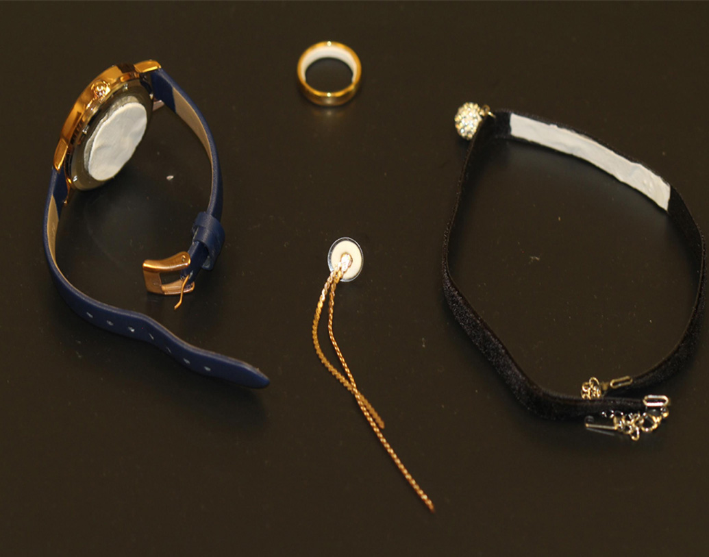 আমেরিকার জর্জিয়া ইনস্টিটিউট অফ টেকনোলজির গবেষকরা ‘‘গর্ভনিরোধক গয়না’’ নিয়েই গবেষণা করে চলেছেন। তাঁরাই জানিয়েছেন এই বিশেষ গর্ভনিরোধকের কথা।