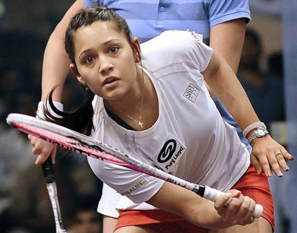 দীপিকা পাল্লিকাল নামের এই তরুণী ভারতের ‘স্কোয়াশ কুইন’। ক্রিকেটারের সঙ্গে প্রেম করায় বন্ধুরা তাঁকে খেপাতে শুরু করলেন। ওই ক্রিকেটারের বিনয়ী, পরিবারের প্রতি খেয়াল রাখার মানসিকতা ভাল লেগে যায় দীপিকার।