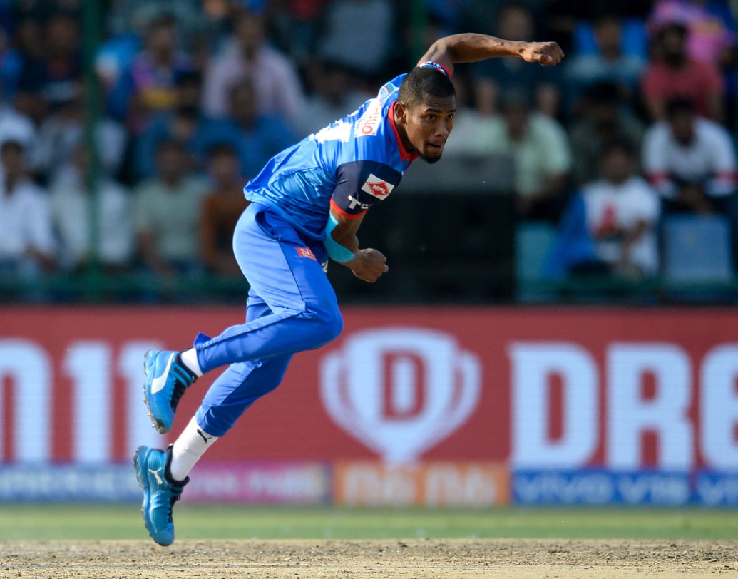 শেরফেন রাদারফোর্ড খেলতে পারেন ছয় নম্বরে।নির্ভরযোগ্য অলরাউন্ডার ক্যামিও খেলতে অনবদ্য। ওয়েস্ট ইন্ডিজের এই তারকা স্পিনারদের প্যাঁচে ফেলতে পারেন।