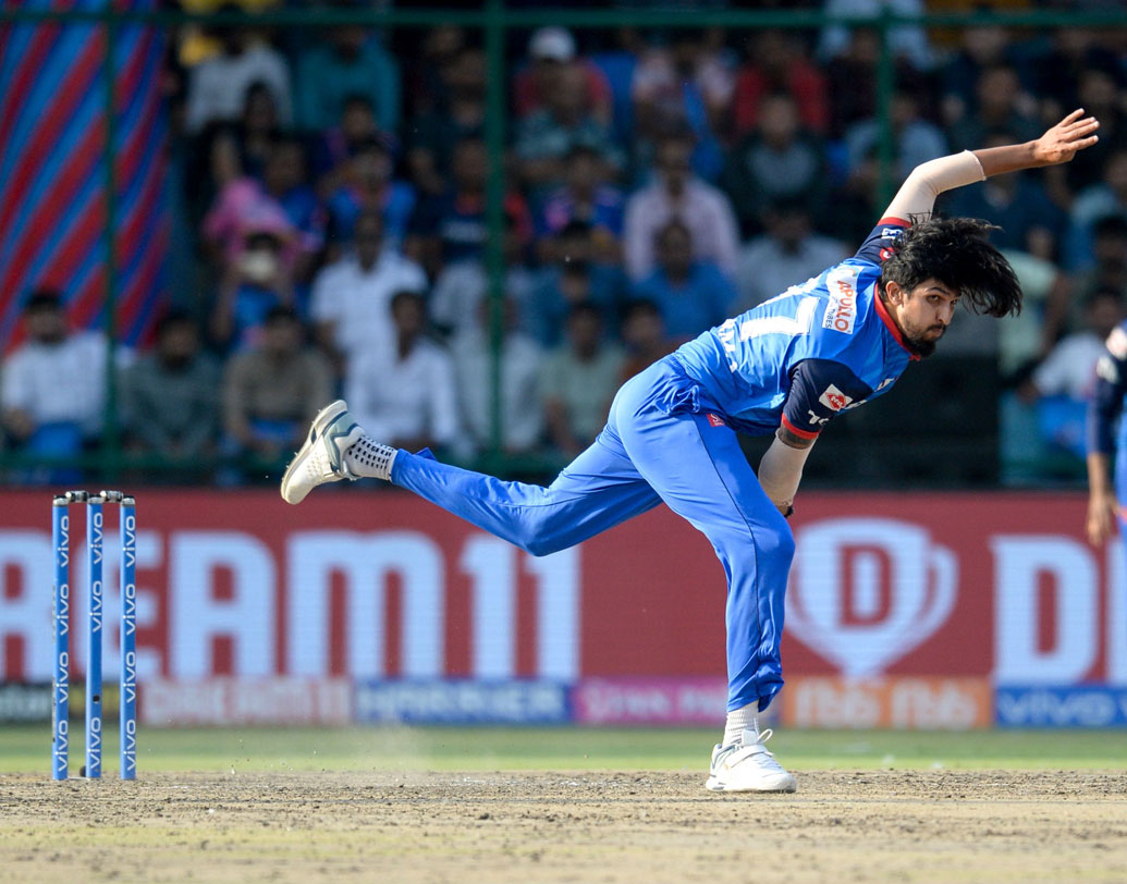 ১১ নম্বরে খেলতে পারেন ইশান্ত শর্মা। বিশাখাপত্তনমের পিচে ট্রেন্ট বোল্টের সঙ্গে পেস বোলিংয়ের দায়িত্ব সামলাতে দেখা যেতে পারে ইশান্তকে।