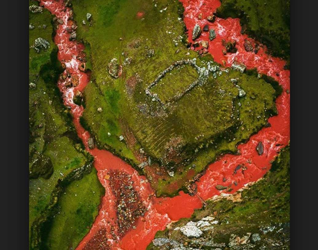 বর্ষাকালে লাল নদীর রূপ দেখার মতো। সময়টা মে থেকে নভেম্বর।  কাসকো শহরে গেলেই পর্যটকরা পলকোয়ো পর্বতে ছুটে যান শুধুমাত্র লাল নদীর রূপ দেখতে।