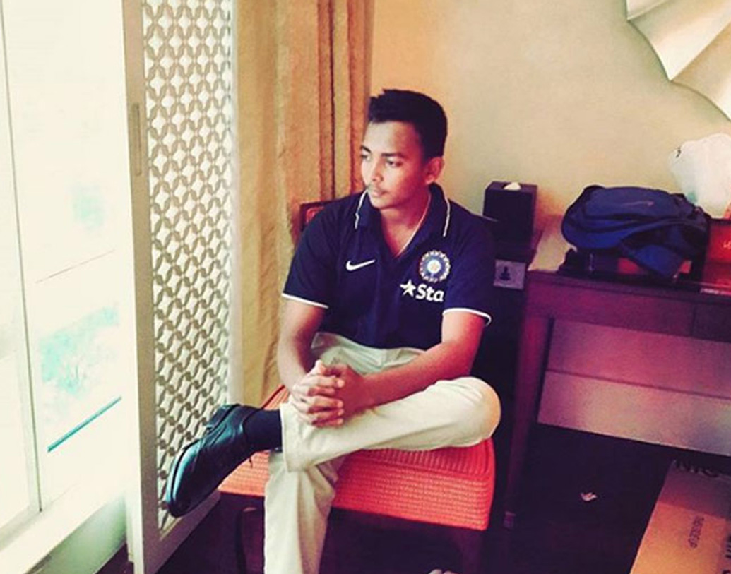 চলতি বছরে দিল্লি ক্যাপিটালসের হয়ে চমৎকার খেলছেন পৃথ্বী শ নামের এই তারকা। স্কোয়ার অব দ্য উইকেট কিংবা ব্যাকফুটে তিনি রাজা হয়ে উঠতে পারেন, বলছেন বিরাট কোহালি, সচিন থেকে ওয়েস্ট ইন্ডিজের প্রাক্তন অলরাউন্ডার কার্ল হুপারও।