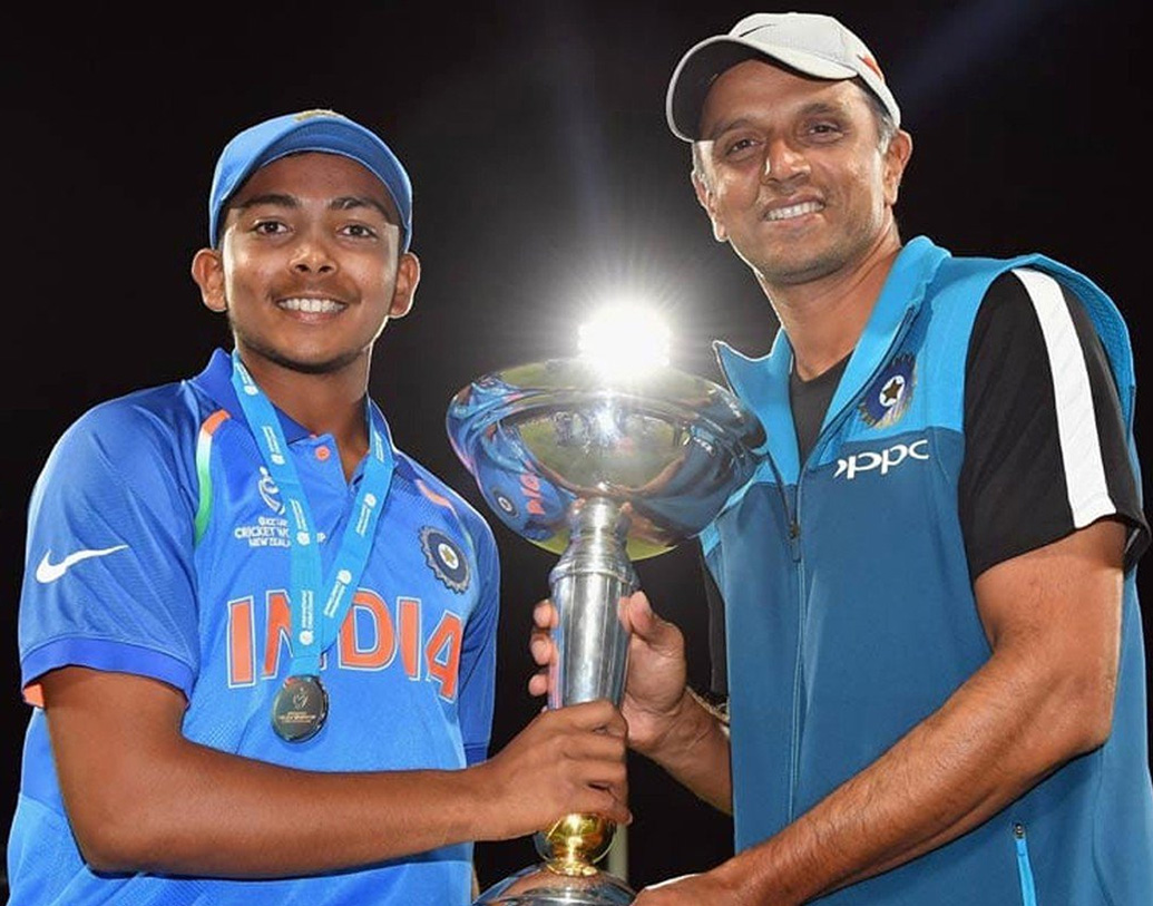 ২০১৮ সালের আইপিএলে সঞ্জু স্যামসনের সঙ্গে যুগ্মভাবে আইপিএলে কনিষ্ঠতম হিসেব পঞ্চাশ করেন তিনি। সে বছর ১.২ কোটি টাকায় কেনা হয়েছিল তাঁকে। চলতি বছরে মেন্টর দাদার দল দিল্লি ক্যাপিটালসে খেলছেন তিনি।