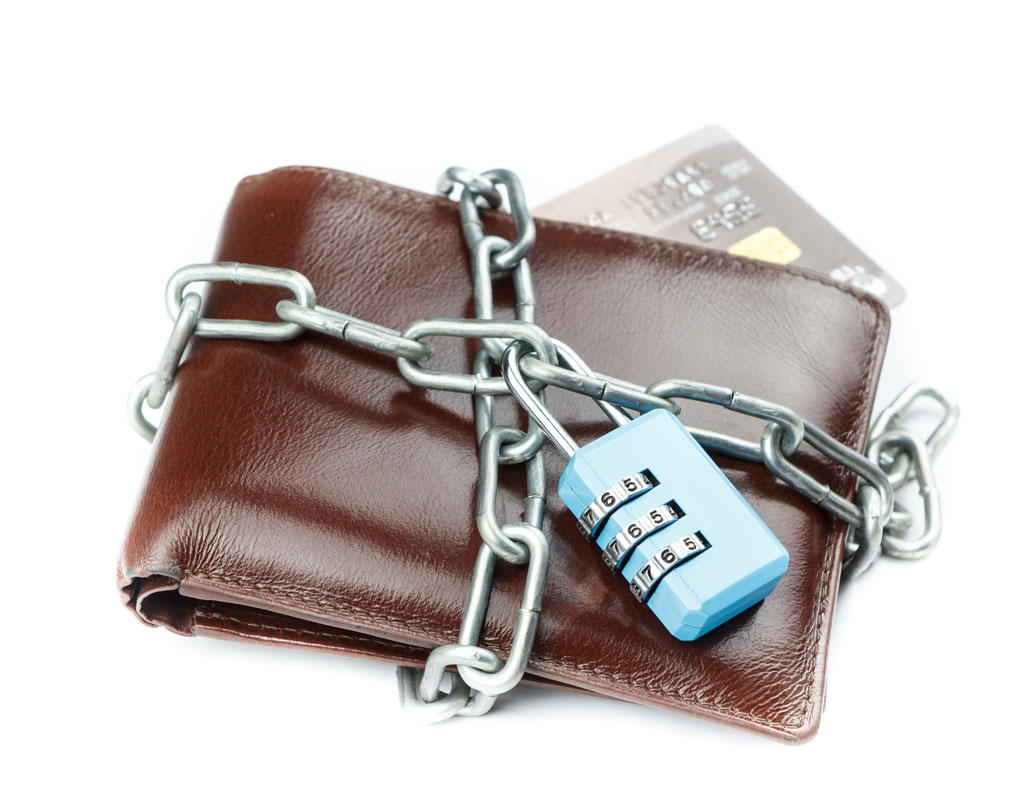 সেফ ওয়ালেট: কত লোকে মাঝে মাঝেইপার্স হারিয়ে ফেলেন। বাসে-ট্রেনে পকেটমারি হওয়ারও ভয় থাকে। কিন্তু এরও সমাধান রয়েছে। একটি সেফ ওয়ালেট কিনুন। এর মধ্যে ব্লুটুথ ডিভাইস লাগানো থাকে। এটি নিজের ফোনের সঙ্গে কানেক্ট করুন। ওয়ালেট আপনার থেকে দূরে গেলেই তা জানান দেবে।