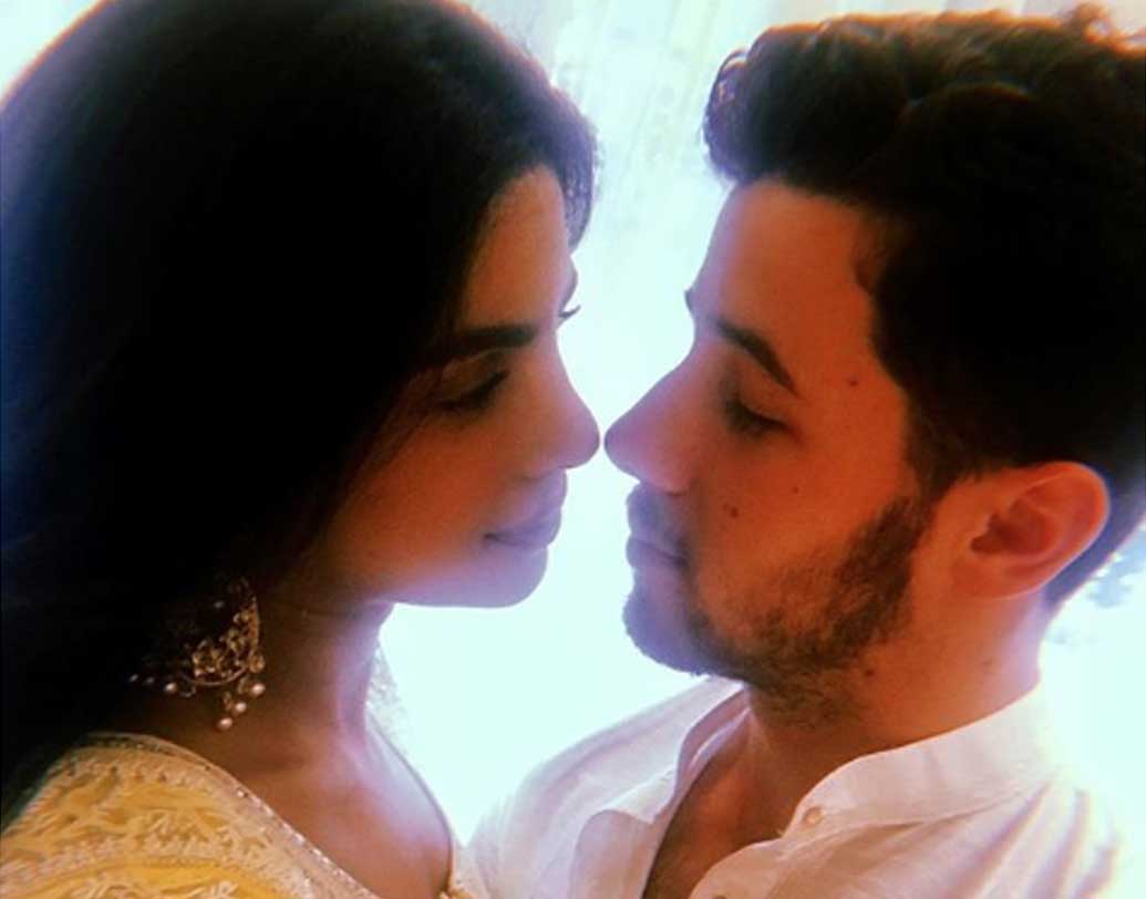 ফলে সে সময় এই প্রসঙ্গ চাপা পড়লেও ফের এই প্রশ্ন সামলাতে হয়েছে পিগি চপসকে।