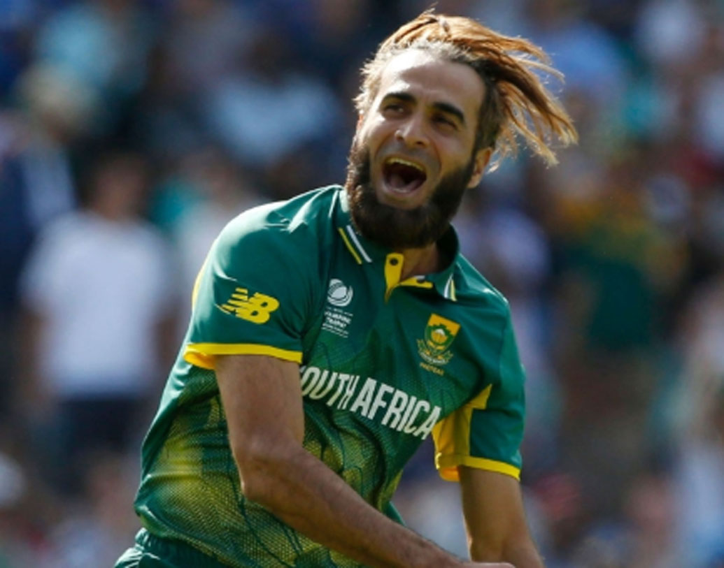 ইমরান তাহির: বয়স ৪০। এই টুর্নামেন্টের সবচেয়ে বয়স্ক ক্রিকেটার। ৩২ বছর বয়সে দক্ষিণ আফ্রিকার জাতীয় দলে সুয়োগ পান এই লেগ ব্রেক বোলার। ২০১১-র বিশ্বকাপে ওয়েস্ট ইন্ডিজের বিরুদ্ধে আন্তর্জাতিক ক্রিকেটে আত্মপ্রকাশ ঘটে তাঁর। তার পর থেকে আর ফিরে তাকাতে হয়নি। ৯৮টি ওয়ানডেতে মোট ১৬২টি উইকেট নিয়েছেন তিনি।