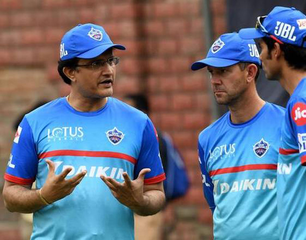 এ বছর আইপিএলের শুরু থেকেই অন্যান্য বারের চেয়ে ঢের বেশি পরিণত ও বুদ্ধিমান ক্রিকেটের ছাপ রেখে এগোচ্ছিল দিল্লি। যার অন্যতম দাবিদার দলের মেন্টর সৌরভ গঙ্গোপাধ্যায় ও কোচ রিকি পন্টিং। দুই যুযুধান ক্রিকেট মস্তিষ্ক নিয়ন্ত্রণ করছিল দিল্লির সব ওঠাপড়া। বাজি হারতে হল কোয়ালিফায়ার টু-এ এসে। বিশাখাপত্তনমের ম্যাচে কোথায় পিছিয়ে পড়ল দিল্লি?