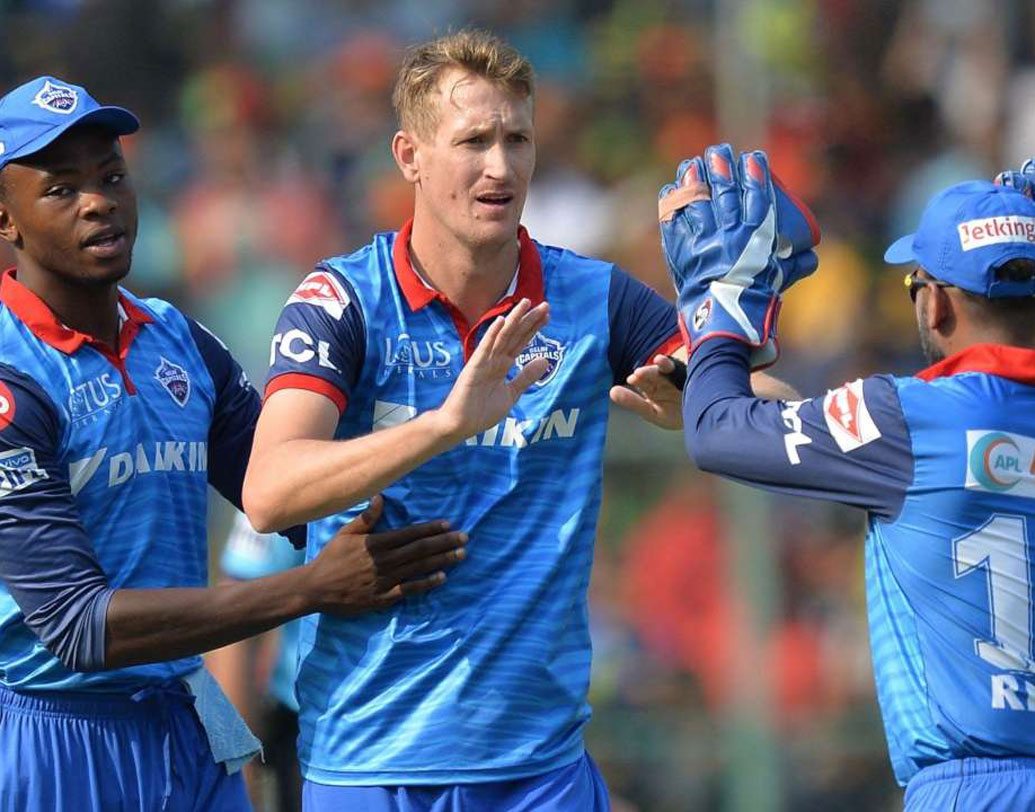 চার) কিমো পলের তুলনায় ক্রিস মরিস বেশি অভিজ্ঞ। অথচ টিম ভাবনার গলদে তিনিই শুক্রবারের ম্যাচ থেকে বাদ পড়লেন। সৌরভ ও পন্টিংয়ের মাথা যে দলের নেপথ্যশক্তি, তাতে এমন ভুল কেমন করে হয় সেটাই ভাবাচ্ছে ক্রিকেটমোদীদের।