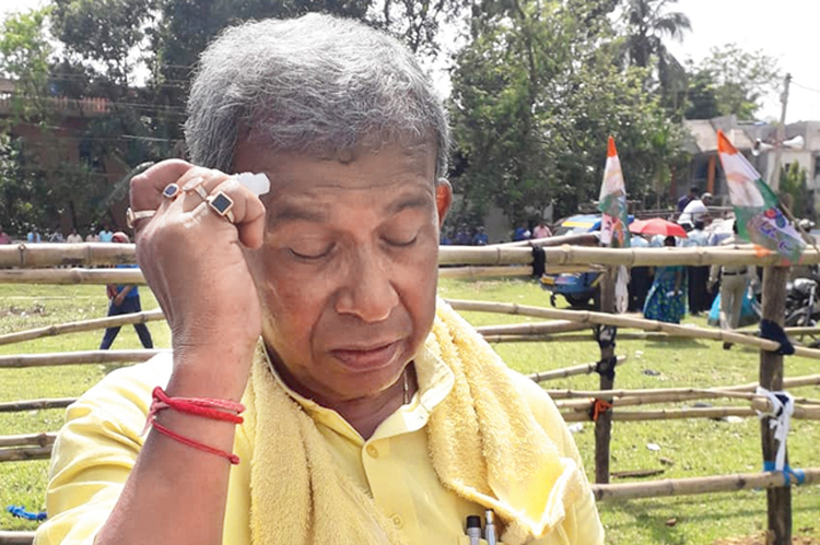 Lok Sabha Election 2019: Manas Bhunia carrying balm for cure for his headache