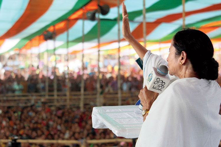 Lok Sabha Election 2019: Huge gathering at Mamata Banerjee's Ashok Nagar rally