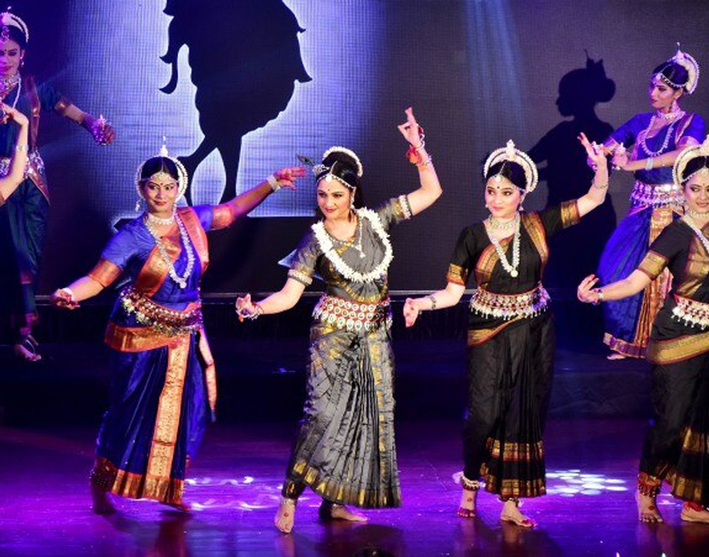 বাংলা ছবি অসীমা-বিয়ন্ড বাউন্ডারিজ (২০০৭), কন্নড় ছবি (মেঘাবে মেঘাবে)-তেও কাজ করেছেন তিনি।