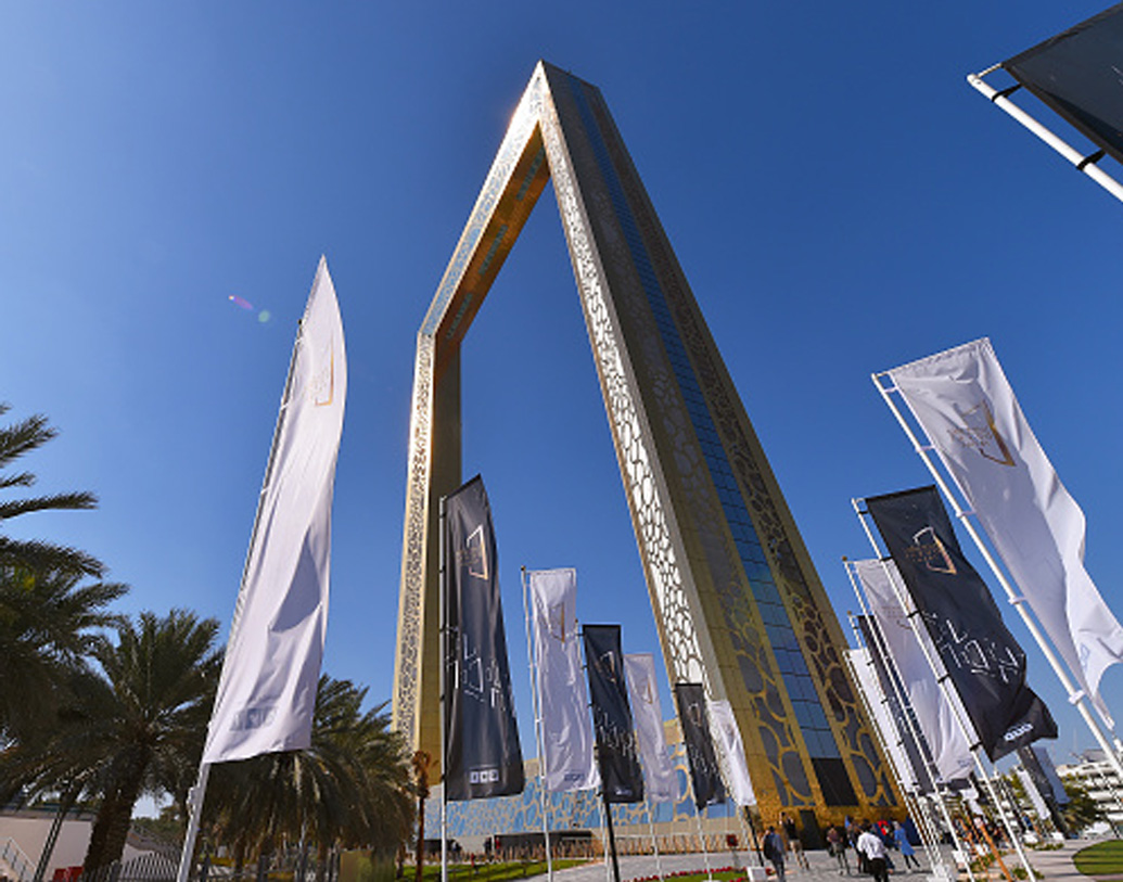 এই বাড়ি নির্মাণে খরচ হয়েছিল প্রায় ৫২৭ কোটি টাকা। বিল্ডিংটি উচ্চতায় ১৫০.২৪ মিটার।