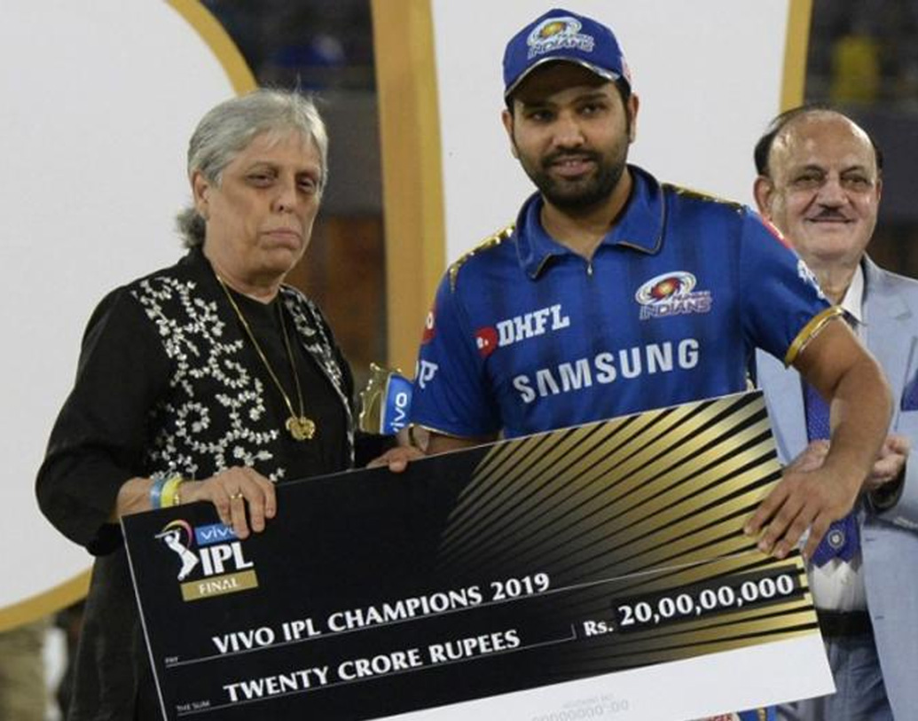 জয়ী দল মুম্বই ইন্ডিয়ানসের অধিনায়ক রোহিত শর্মার হাতে তুলে দেওয়া হয়েছে ২০ কোটি টাকার চেক। এই অর্থের পঞ্চাশ শতাংশ পাবে জয়ী ফ্র্যাঞ্চাইজি আর বাকি পঞ্চাশ শতাংশ ক্রিকেটারদের মধ্যে ভাগ করে দেওয়া হবে।