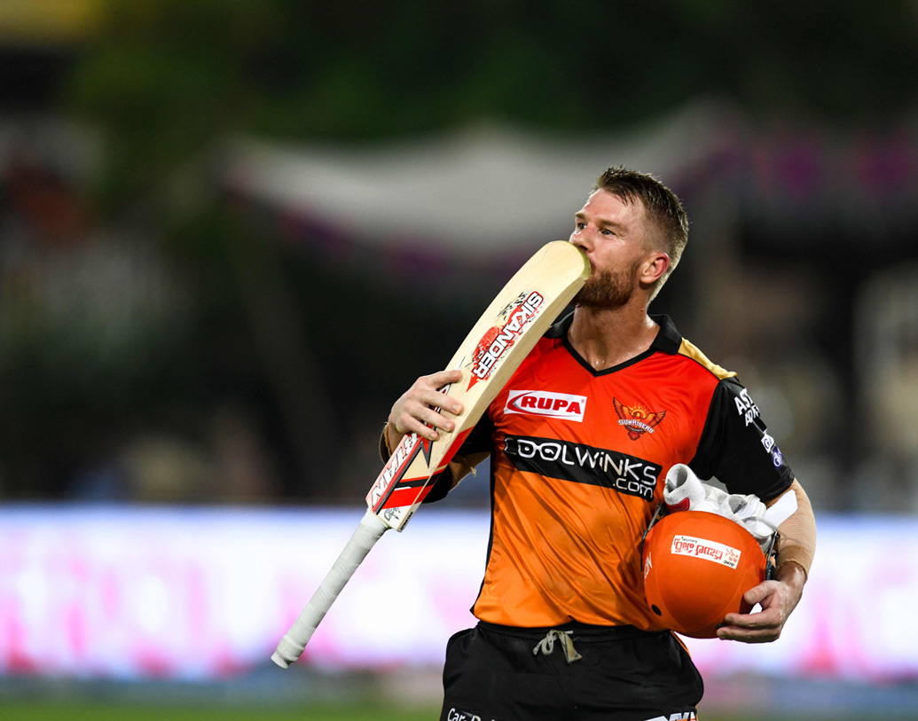 অরেঞ্জ ক্যাপের দাবিদার সানরাইজার্স হায়দরাবাদের ওপেনার ডেভিড ওয়ার্নার। তিনিও পাচ্ছেন ১০ লক্ষ টাকা। ১২ ম্যাচে ৬৯২ রান করে অজি ওপেনার সবার আগে।