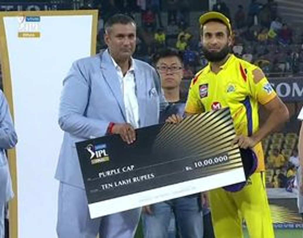 চেন্নাইয়ের স্পিনার ইমরান তাহির পার্পল ক্যাপের অধিকারী। ১৭ ম্যাচে ২৬ উইকেট নেওয়া তাহির পাচ্ছেন ১০ লক্ষ টাকা।