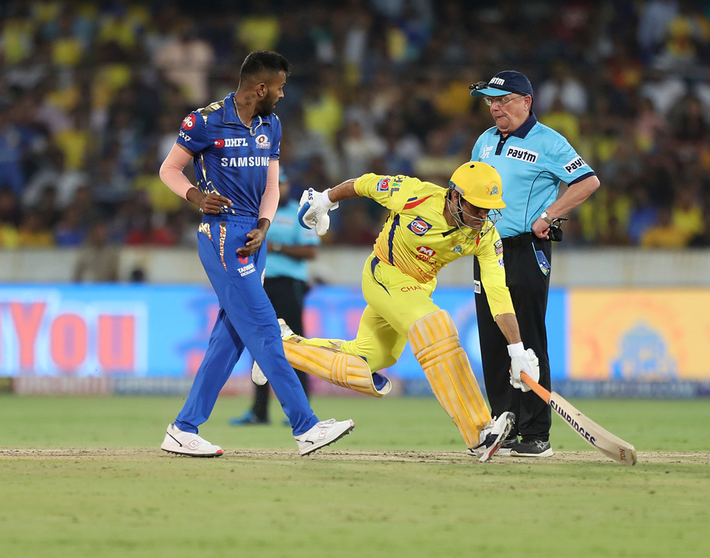 মাত্র ২ রানে মাহির ফিরে যাওয়াটা বড় ধাক্কা ছিল চেন্নাইয়ের কাছে। তাই মাহিকে রান আউট করা ঈশান কিষানকে জয়ের নায়ক বললে ভুল হবে না।