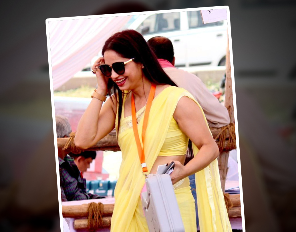 পরে জানা যায়, নলিনী সিংহ নয়, মহিলার নাম রিনা দ্বিবেদী। বয়স ৩২। রীনার একটি ছেলে রয়েছে। সে নবম শ্রেণিতে পড়ে। নাম অদিত।