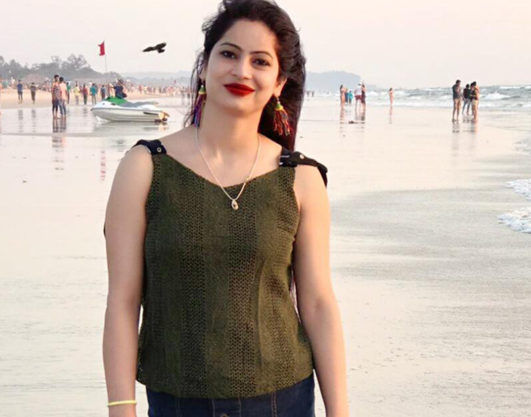 রিনা জানিয়েছেন, এ ব্যাপারে যার প্রতিক্রিয়া সবচেয়ে বেশি ভাল লেগেছে, সে হল আমার ছেলে অদিত। বলেন, “অদিত আমাকে এসে বলল ওর বন্ধুদের ভিডিয়ো কল করতে। তারা না কি কিছুতেই বিশ্বাস করতে চাইছিল না, যে ছবিটা ভাইরাল হয়েছে সেটা ওর মা।”