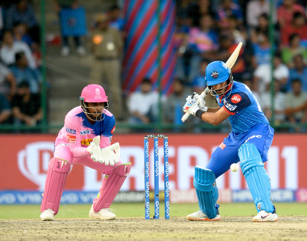 দিল্লি ক্যাপিটালসের ক্যাপ্টেন শ্রেয়স আইয়ার। মিডল অর্ডারে নেমে ভরসাও দিয়েছেন। ১৬ ম্যাচে ৪৬৩ রান করেছেন তিনি।